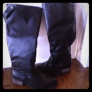 SOLD Brand new with tags Forever 21 black boots!