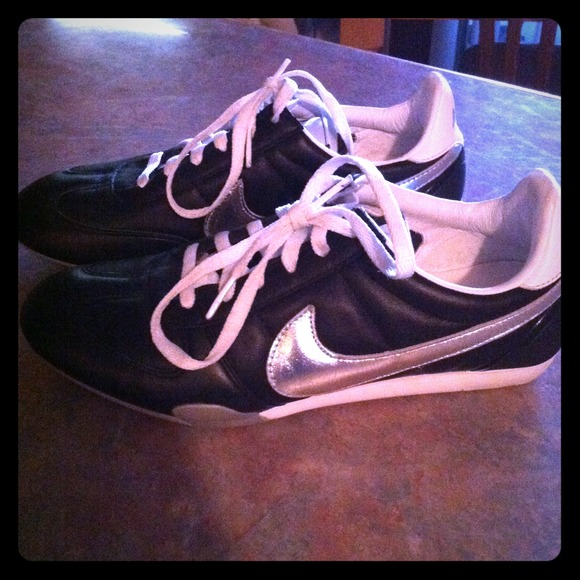 NIKE shoes! Black/white/silver