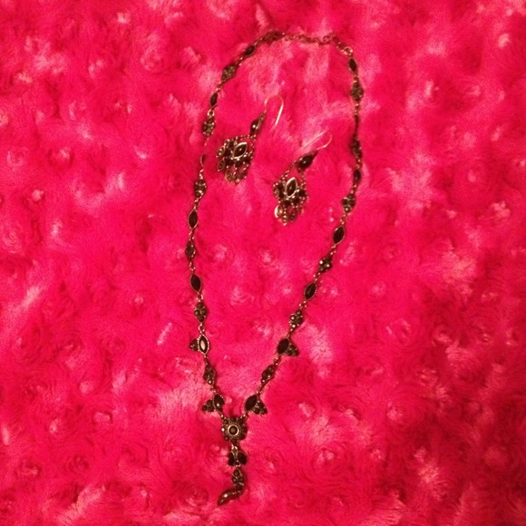 Fancy black necklace set