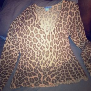 V-neck leopard  cashmere sweater