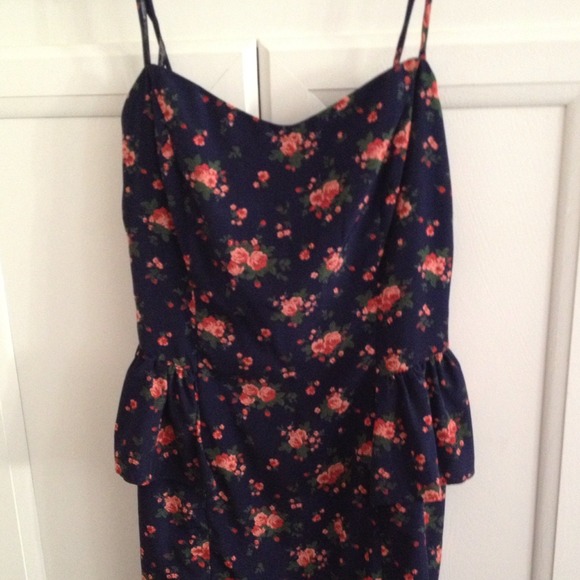 Beautiful Floral Dress - Picture 2 of 3