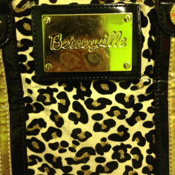 Betseyville betsey Johnson bag REDUCED - Picture 2 of 4