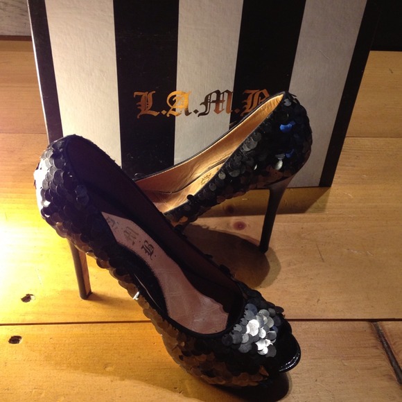 💥FINAL REDUCTION💥 Sequin covered L.A.M.B Tawny