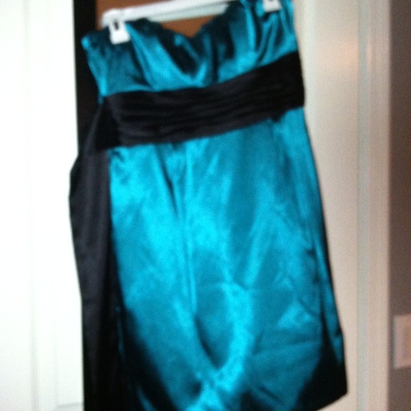 Teal strapless dress!