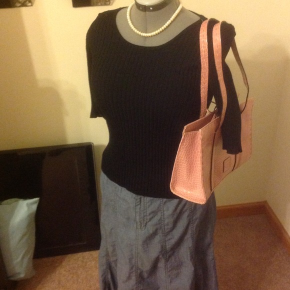 <<<<SOLD>>>>>Versatile Ribbed black top - Picture 2 of 4