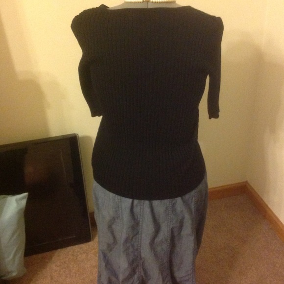 <<<<SOLD>>>>>Versatile Ribbed black top - Picture 4 of 4