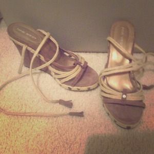Wedge pumps with laces