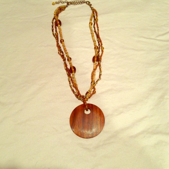 Wooden circle drop 15" necklace.