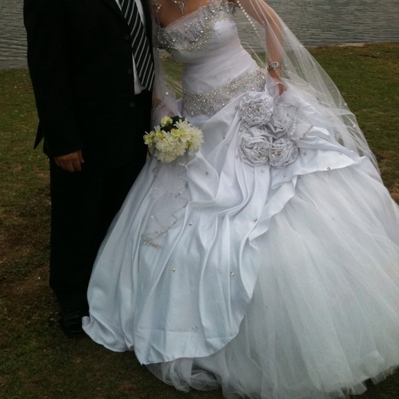 * REDUCED * wedding dress. - Picture 2 of 4