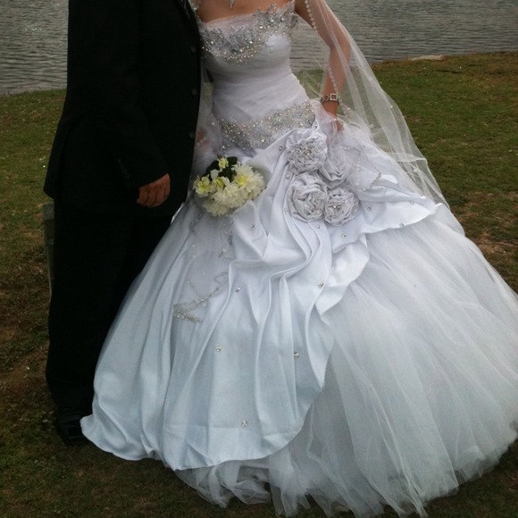 * REDUCED * wedding dress. - Picture 4 of 4