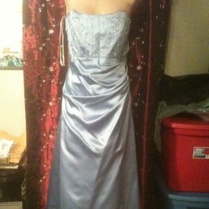 Lavender Embroidered & Beads formal Sz10