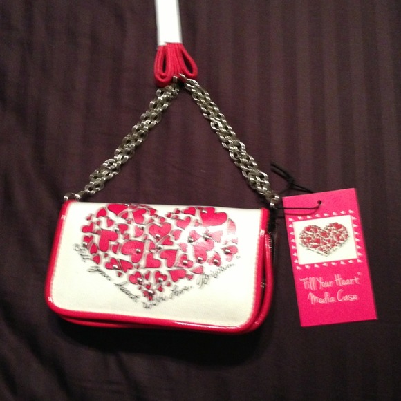 Very cute/ small "Fill Your Heart" Media Case!:)