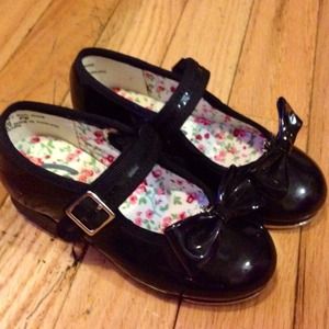 Slightly used Capezio toddler dance shoes.