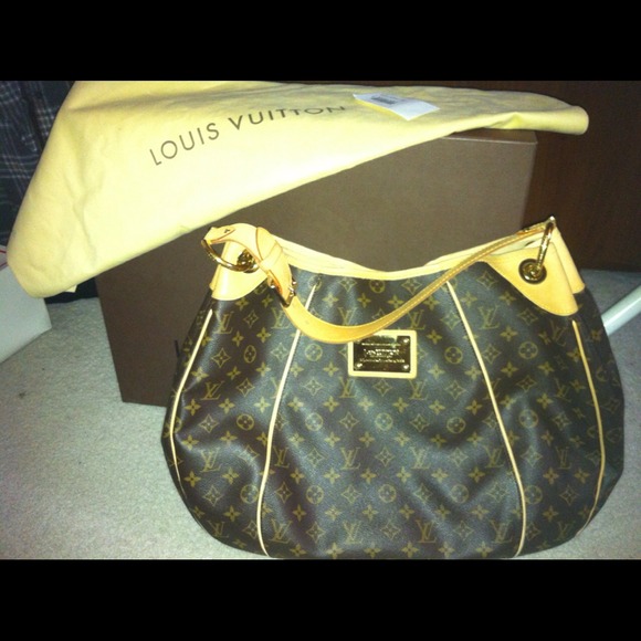 Louis Vuitton Handbags - Authentic Louis Vuitton Galliera GM PRELOVED