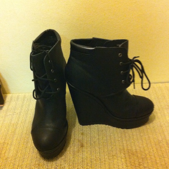 💥RESERVED TO TRADE💥 Black boots