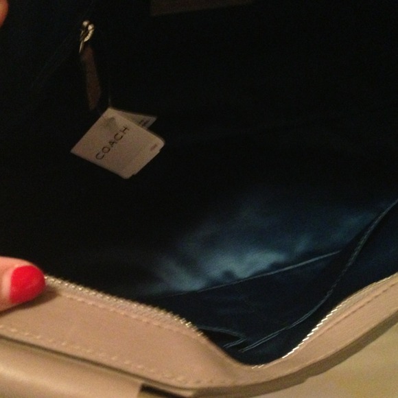 ❌GIFTED TO MY MOM❌ - Picture 3 of 4