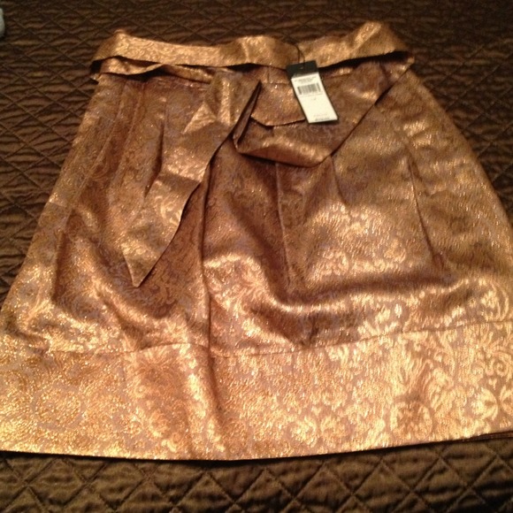 BCBGMaxAzria Dresses & Skirts - Metallic Gold brocade BCBG pleated skirt.  NWT