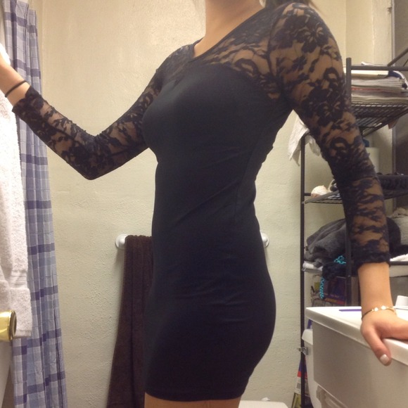 Dresses & Skirts - 💸🎉PRICE CUT💸🎉Black low back lace dress