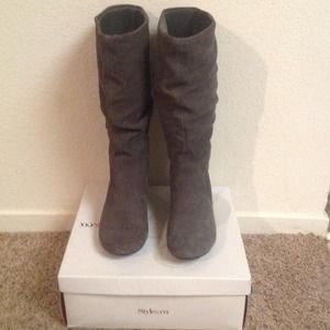💢Reserved Brand New Suede Grey Boots w/box & Tags