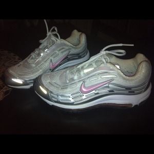 Womens nike air max!