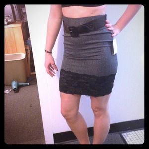 Gray high-waisted skirt with a black belt