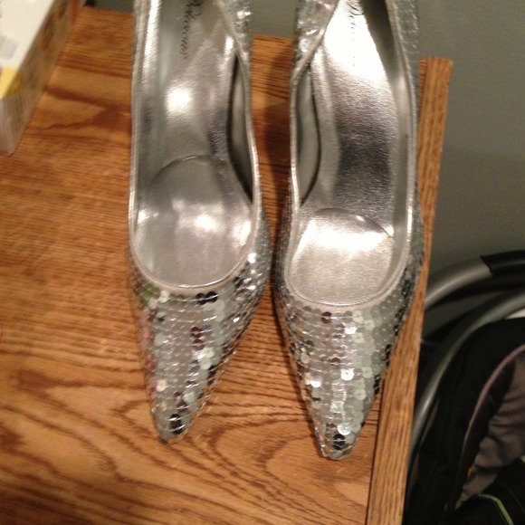 Silver sequin heels!!