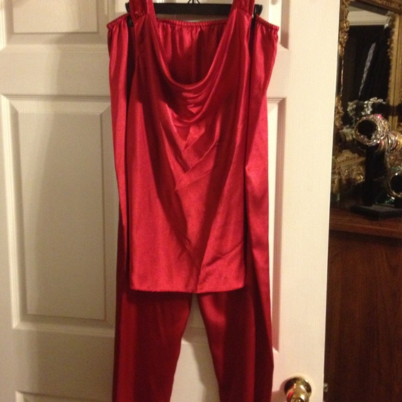 SOLD Claret red VERA WANG pajamas