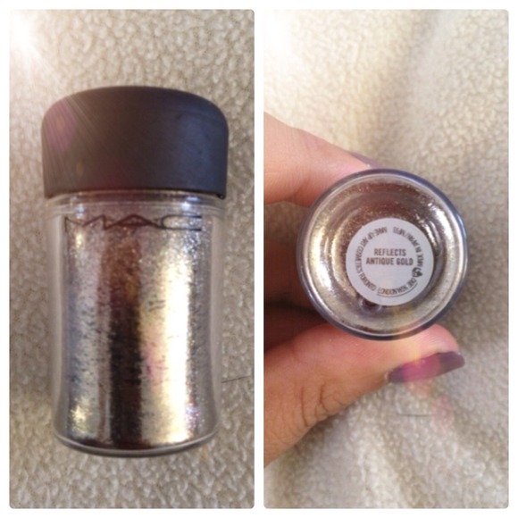 MAC Other - ✨MAC✨ Antiqued gold reflects glitter