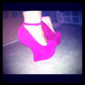 Pretty pink heeless heels...never worn!!!
