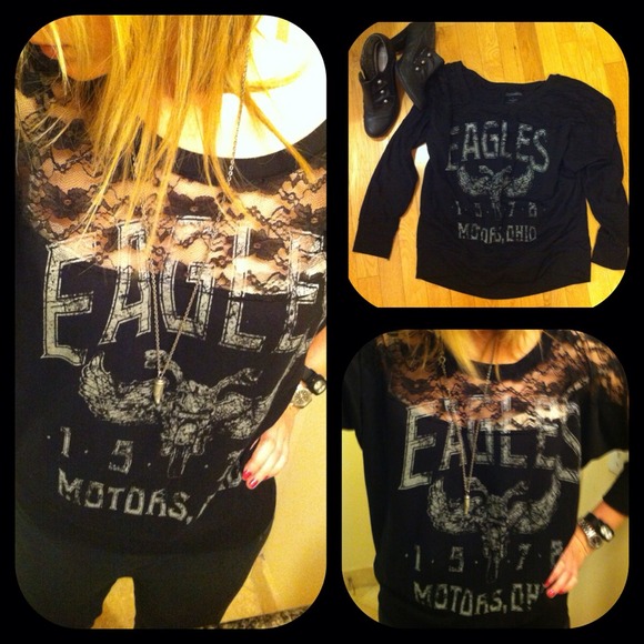 ❌SOLD❌Eagles lace top sweater