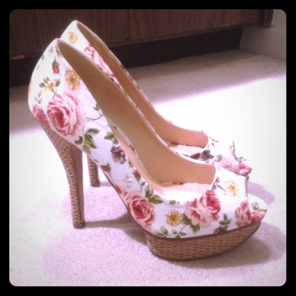 Wedge Love Culture Flower Heels