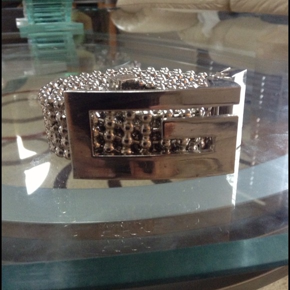 ⛔SOLD⛔Guess silver belt - Picture 1 of 3