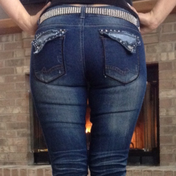 ⛔SOLD⛔Guess silver belt - Picture 3 of 3