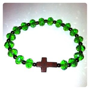 Beaded bracelet with cross