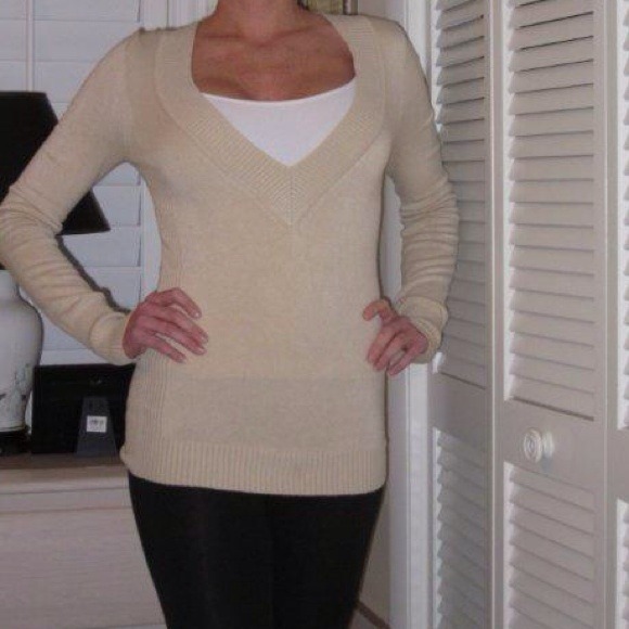 ❌*BUNDLE ITEM* ❌Express Beige Fitted Sweater