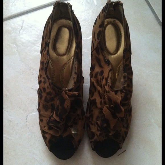 💋Leopard Print Peep Toe Booties💋