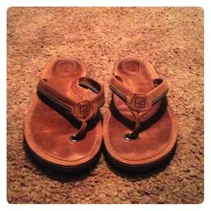 Sperry leather flip flops- only worn a few times!