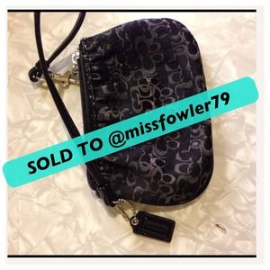 🎀SOLD🎀 Coach authentic wristlet
