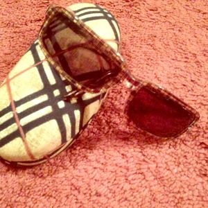 AUTHENTIC Burberry sunglasses with authentic case