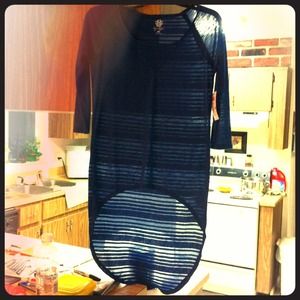 "Short front Long back" shirt by Jessica Simpson