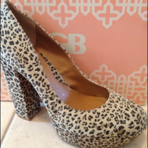 Gianni Bini Leopard print platforms - Picture 1 of 1