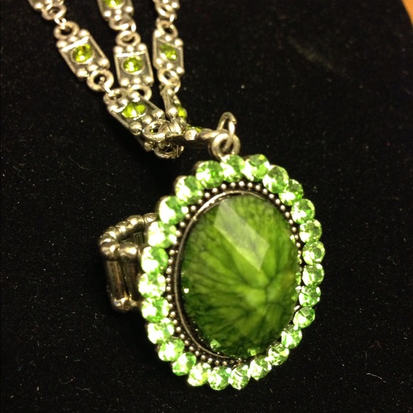 💢SOLD💢 Olive Green attached Bracelet Ring Set - Picture 4 of 4