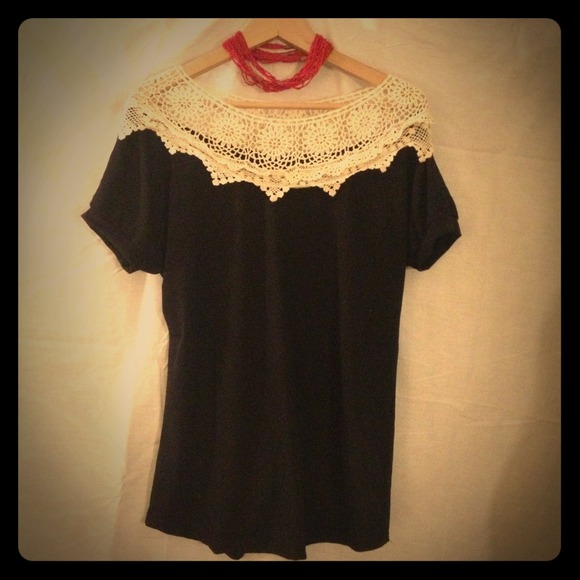 SOLD Crouched and black cotton top - Picture 1 of 3