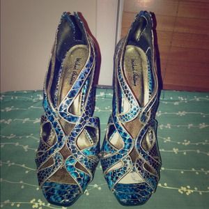 Lovely Blue/Gold Heels