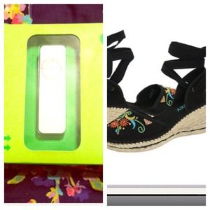 🎧iPod and shoe bundle👡