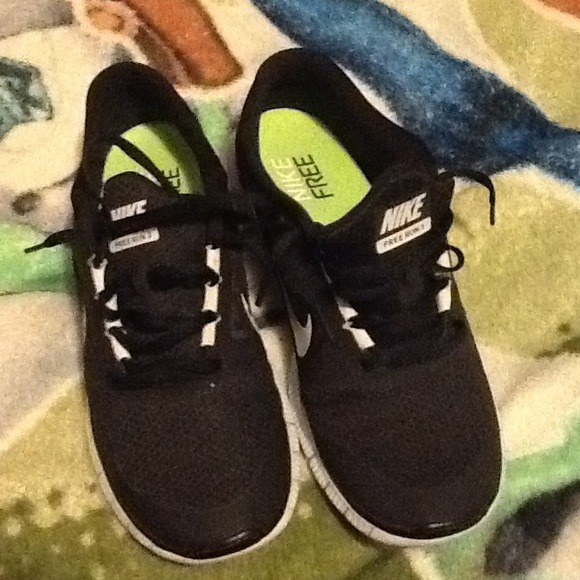 Nike free run there 9.5 in woman's