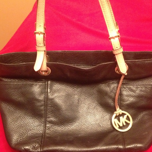 🚫SOLD🚫Michael Kors INSPIRED black hand bag