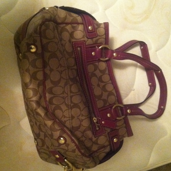 Handbag - Picture 2 of 3