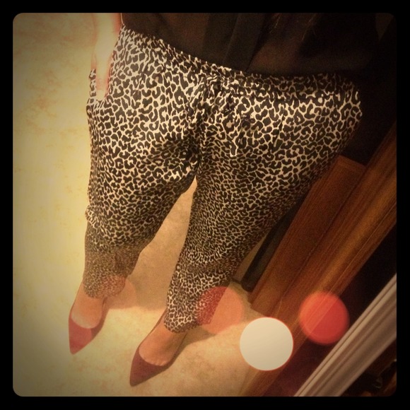 ❌SOLD❌ New THEORY Animal Print Silk Pants - Picture 1 of 4