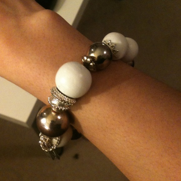 🚫SOLD🚫Gold and white Layering Bracelet